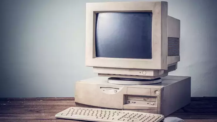 Çatıdaki Emektarı Uyandırın: Eski Bilgisayarınızdan Akıllı TV veya Ofis Makinesi Olur mu?